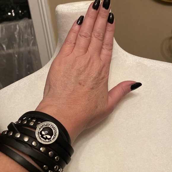 - HD Snap Button Wrap Bracelet - Picture 5 of 9